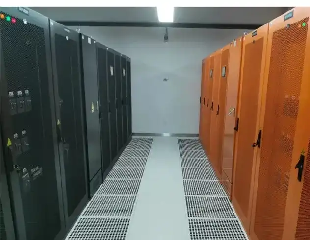 OEM Data Center Room Three Phase High Frequency Online 300kVA Modular UPS